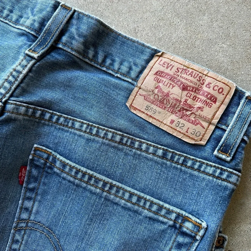 VTG Levi 559 Relaxed Straight Leg Jeans Men's 32x30 Blue Denim Y2K Grunge Skate